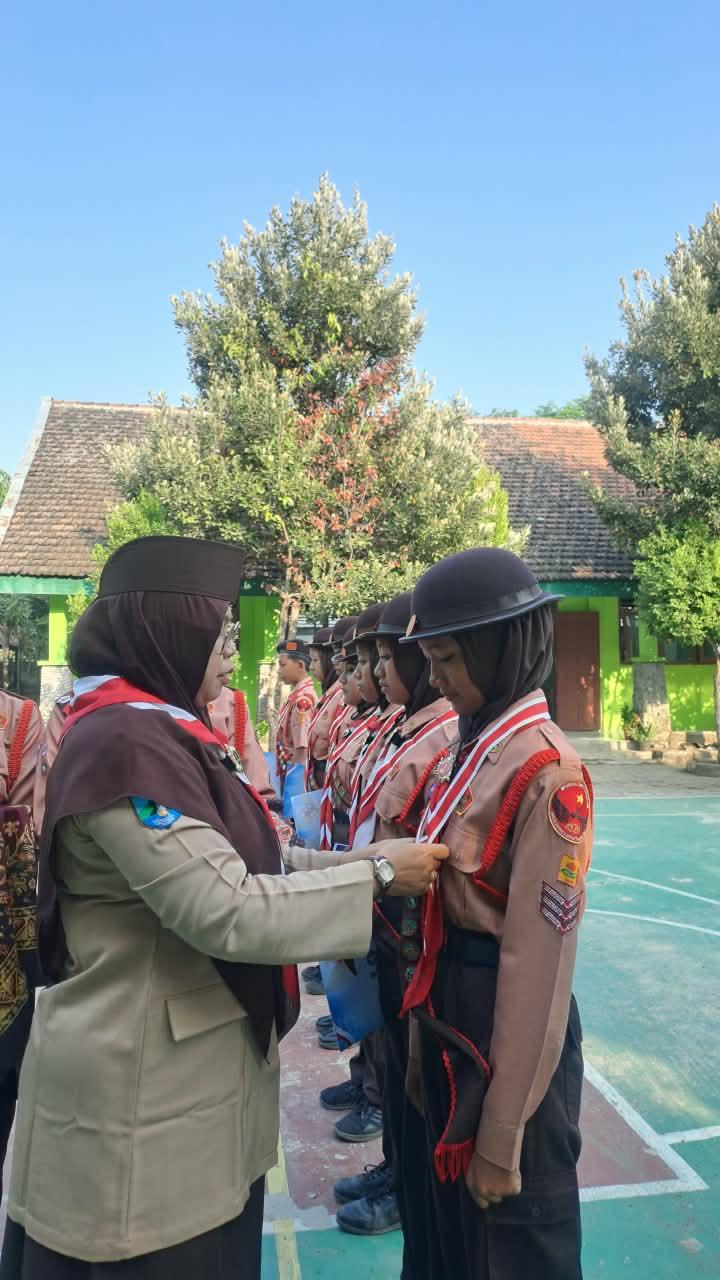 Mengukir Prestasi di Hari Pramuka, Siswa SMP Negeri 1 Banyakan Resmi Dilantik Garuda